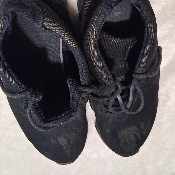 Jordan Black Textured Men's Athletic Shoes - Picture 8 of 8